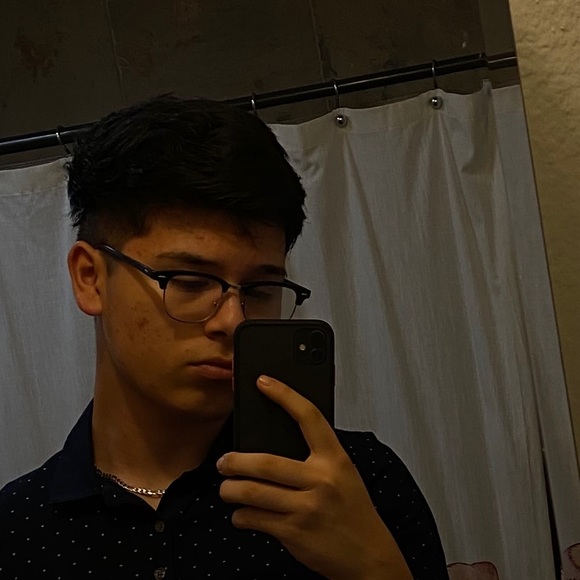 Profile Picture of Alex Rosselle (@alejandr03) on Poshmark