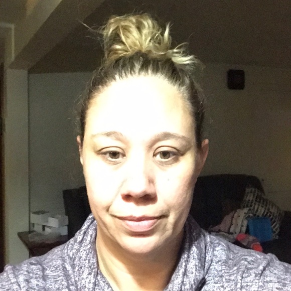 Profile Picture of Amanda Fay (@manda74) on Poshmark