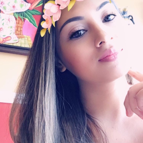 Profile Picture of Sheila Lopez (@lsheila411) on Poshmark