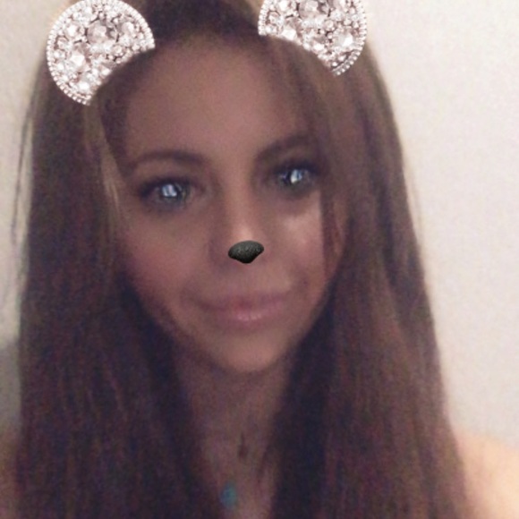 Profile Picture of Fallon Foster (@fallon126) on Poshmark