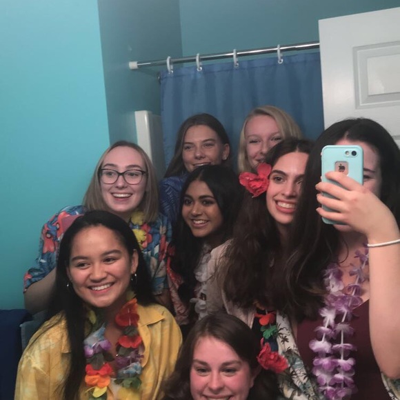 Profile Picture of Iryn Mcmechan (@irynsoleil) on Poshmark