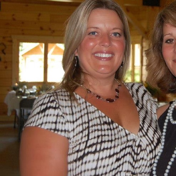 Profile Picture of Amy Gustin (@atgustin) on Poshmark