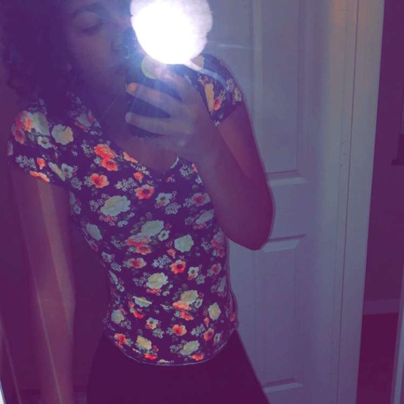 Profile Picture of Lia Linzy (@lillinzy) on Poshmark