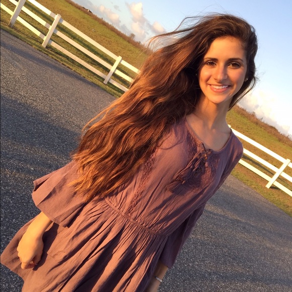 Profile Picture of Gabby Capozza (@gabbycapozza) on Poshmark