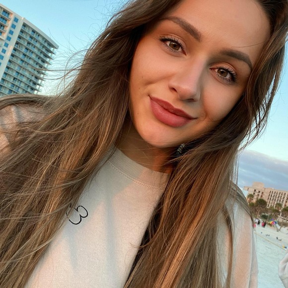 Profile Picture of Elizaveta Pushkina (@elizaveta3443) on Poshmark