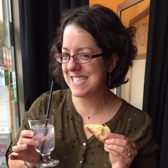 Profile Picture of Amy Moylan (@amy_moylan) on Poshmark