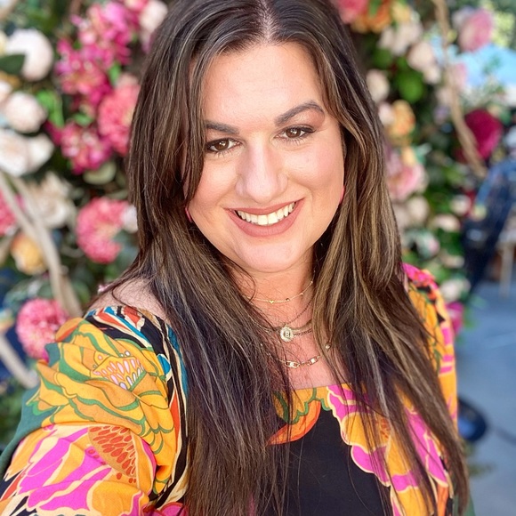 Profile Picture of Brenda Duebbe (@brenrenea) on Poshmark