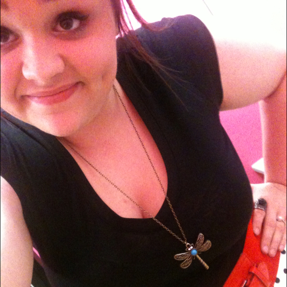 Carylee Barnes - Poshmark Profile Picture of Carylee Barnes (@icarylee) on Poshmark