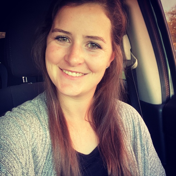 Profile Picture of Casey Steele (@caseyrsteele) on Poshmark