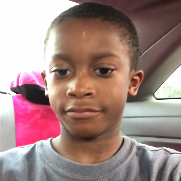 Profile Picture of Zion Henery (@zionhenery) on Poshmark