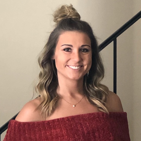 Profile Picture of Hannah Nimrick (@hnimrick) on Poshmark