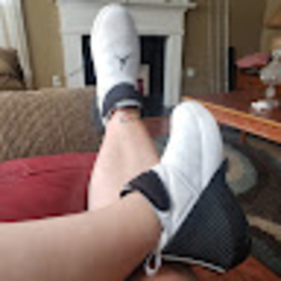 Profile Picture of Isabel Govea (@chacachaca1023) on Poshmark