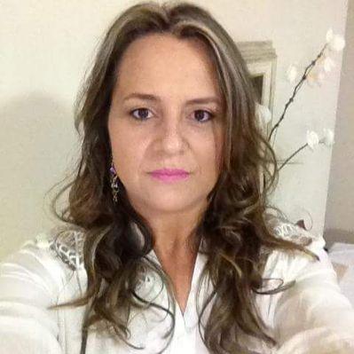 Profile Picture of Lori (@loritrindade) on Twitter
