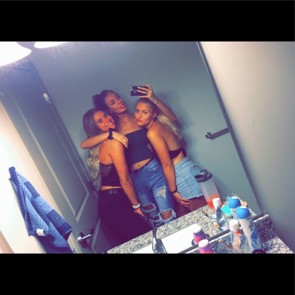 Profile Picture of Micaela Kucinski (@micaelakucinski) on Poshmark