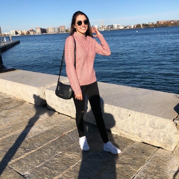 Profile Picture of Paulina Rendon (@paulina_rendon) on Poshmark