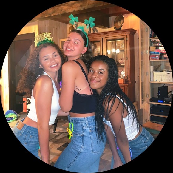 Profile Picture of Kalaria Okali (@kalaria_okali) on Poshmark