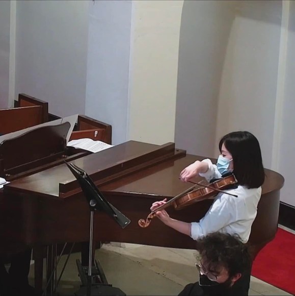 Profile Picture of Emily Yeh (@yahoo1014) on Poshmark