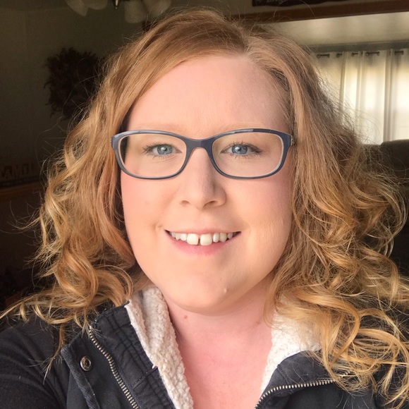 Profile Picture of April Keller (@aprke83) on Poshmark