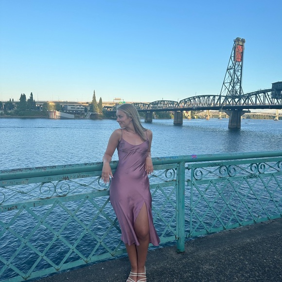 Profile Picture of Emma Lundy (@lenny206) on Poshmark