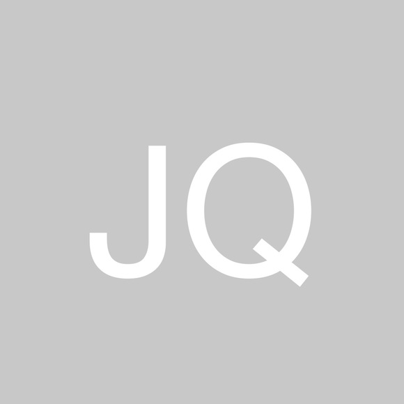 Profile Picture of Jonnell Quarrie (@jonnellq) on Poshmark