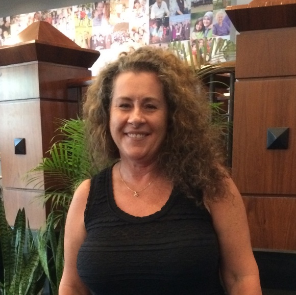 Profile Picture of Julie Petersen (@bigredsydney1) on Poshmark
