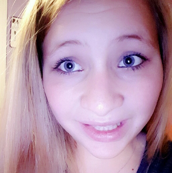 Profile Picture of Kristin Duberstein (@kristin9596) on Poshmark
