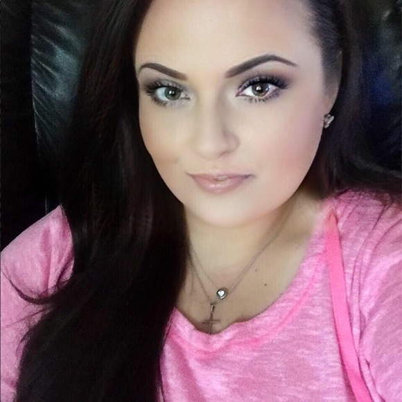 Profile Picture of Veronica Bryant (@missveronyka) on Poshmark