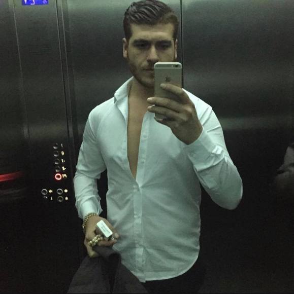 Profile Picture of Aziz Azizoğlu (@azzazzoglu) on Poshmark