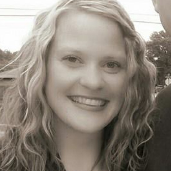 Profile Picture of Starla Mitchell (@starlamitchell) on Poshmark