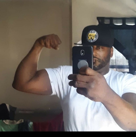 Yak Pesci - Poshmark Profile Picture of Yak Pesci (@two2pesci) on Poshmark