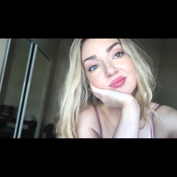 Profile Picture of Julia Conway (@juliamariec123) on Poshmark