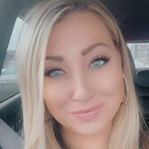 Profile Picture of Kelli Cass (@kcass14) on Poshmark