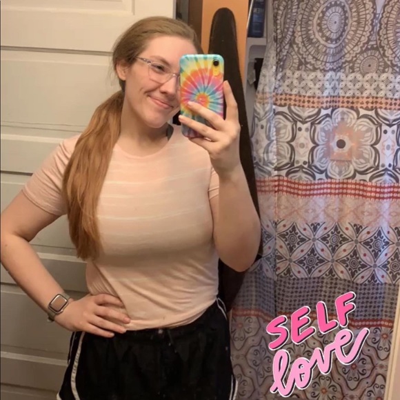 Profile Picture of Morgan Kellow (@morgan_kellow) on Poshmark