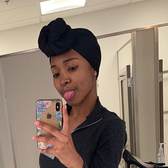Profile Picture of Samirah Barrow (@samirah_barrow) on Poshmark