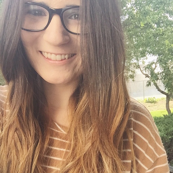 Profile Picture of Stephanie Black (@stephanierblack) on Poshmark