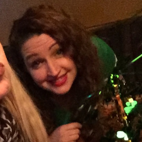 Profile Picture of Phoebe Mortell (@phoebemortell) on Poshmark