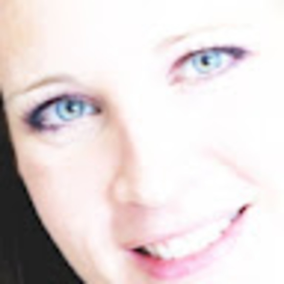 Profile Picture of Danielle K. lee broadhead (@dklee5595) on Poshmark