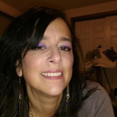 Profile Picture of Danielle Tobias (@deeschmee68) on Twitter