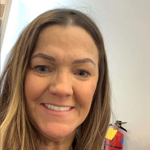 Profile Picture of Maria Buehner (@mariabuehner) on Poshmark