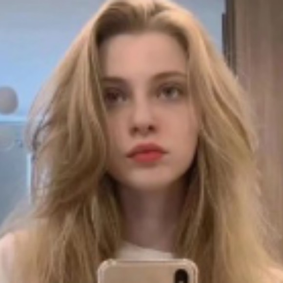 Profile Picture of Caryn Hannah (@caryn2al872) on Poshmark