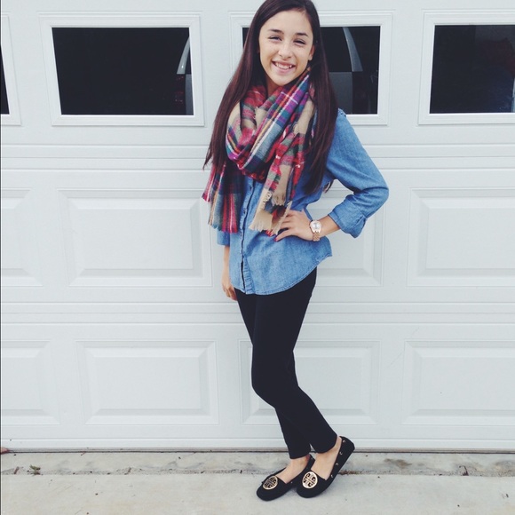 Profile Picture of Bradlynn Busby (@bradlynnamelia) on Poshmark