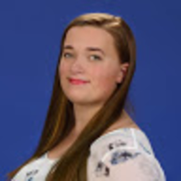 Profile Picture of Rose Fields (@rblf623) on Poshmark