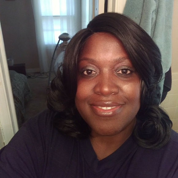 Profile Picture of Stacy Hackett (@mzmarie) on Poshmark