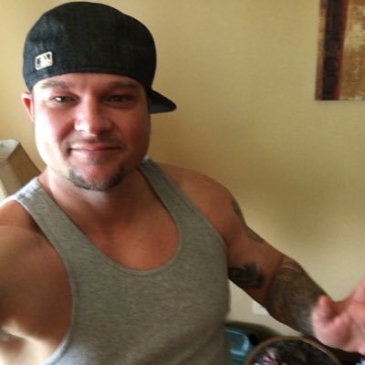 Profile Picture of Ken Vaught (@bones42079) on Twitter