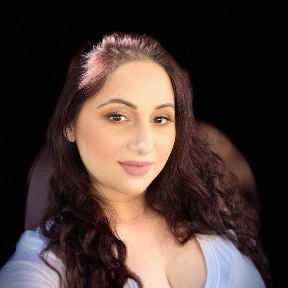 Profile Picture of Polina Mirskiy (@polinka22) on Poshmark