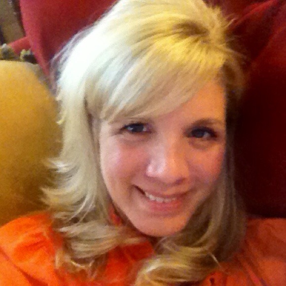 Profile Picture of Lesa Rissler (@lrissler) on Poshmark