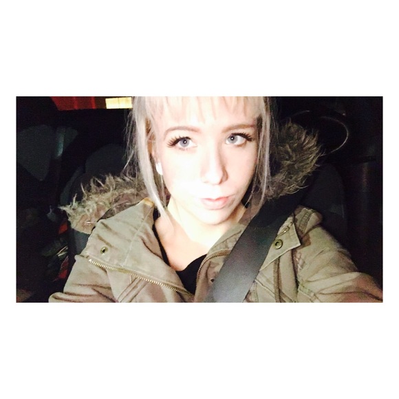 Profile Picture of Brooklyn Swedberg (@brooklyngari) on Poshmark