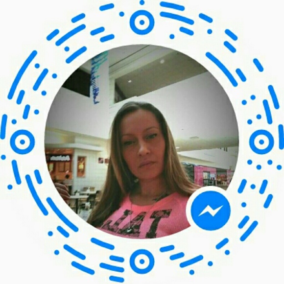 Profile Picture of Amanda Kinney (@alovins2016) on Poshmark