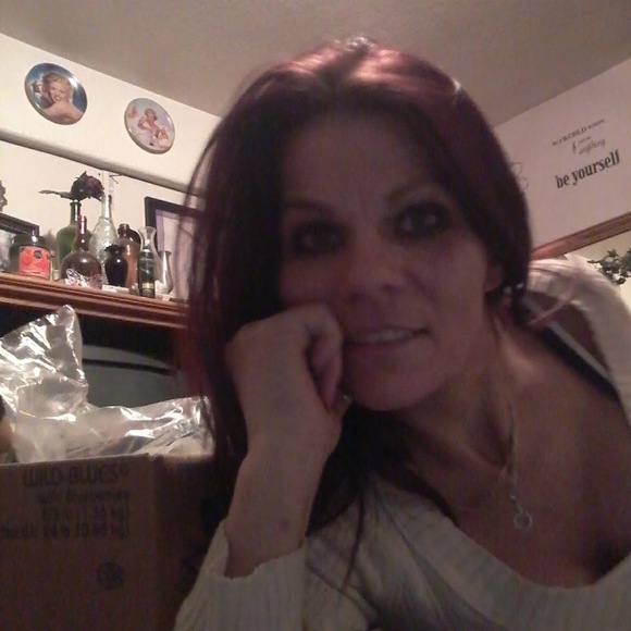 Profile Picture of Kimberly Lundeen (@kimberlylundeen) on Poshmark