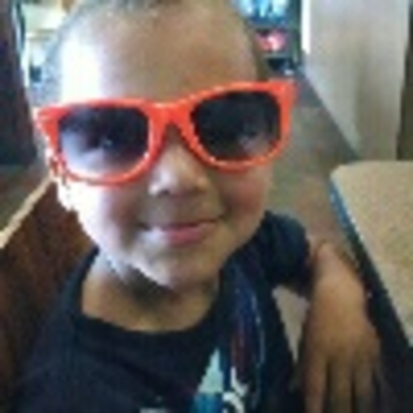 Profile Picture of Stephanie Haymon (@haymon13) on Poshmark